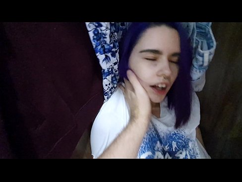 ❤️ Nire ahizpa armairuan aurkitu eta lagundu zion esperma Super sexua %eu.com-fullporner.ruan ️❤